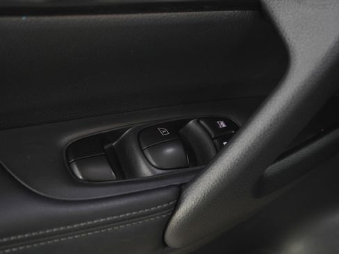 Used 2019 Nissan Rogue SV AWD/4WD image 22