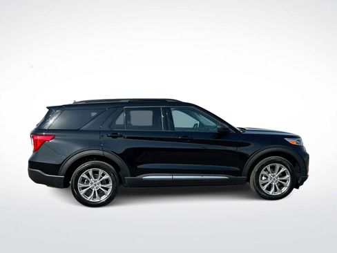 Used 2024 Ford Explorer XLT w/ Equipment Group 202A AWD/4WD image 9