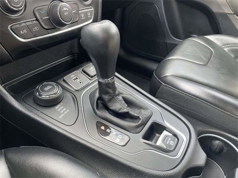 Used 2019 Jeep Cherokee Latitude Plus image 29