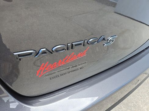 Used 2020 Chrysler Pacifica Limited w/ Advanced Safetytec Group image 20