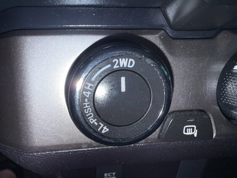 Used 2019 Toyota Tacoma SR AWD/4WD image 33