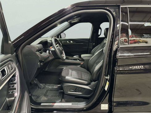 Used 2025 Ford Explorer ST-Line w/ Premium Package RWD image 13