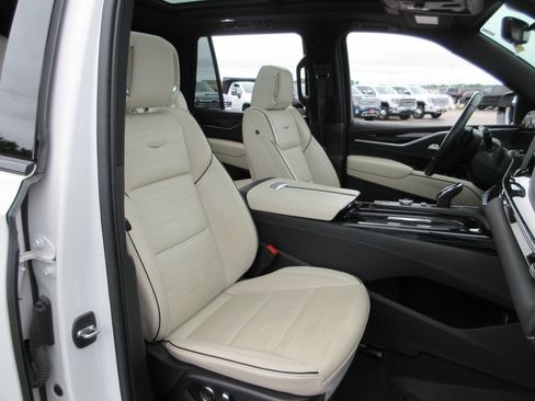 Certified 2021 Cadillac Escalade Sport AWD/4WD image 24