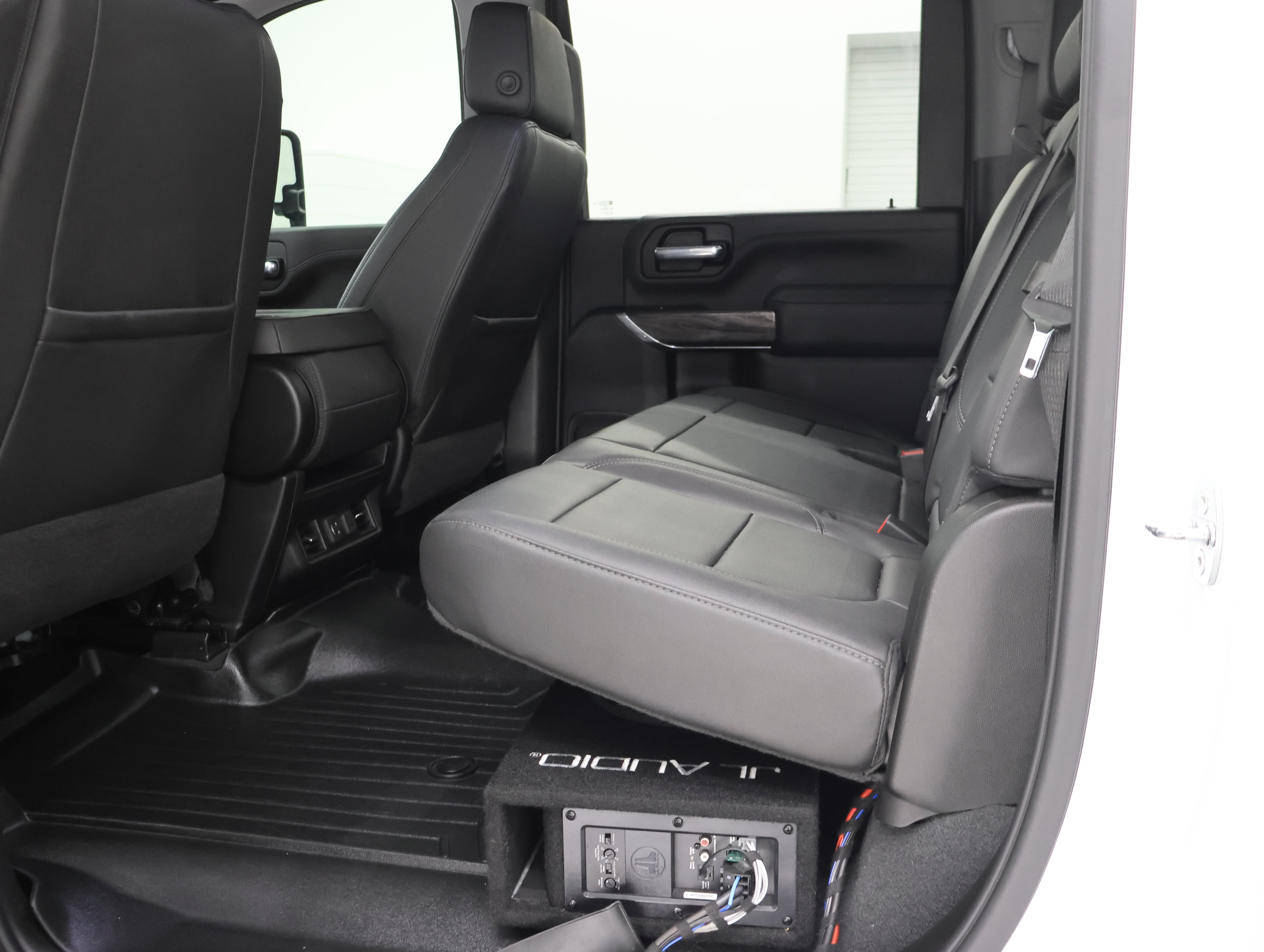 Used 2023 Chevrolet Silverado 2500 LTZ AWD/4WD image 9