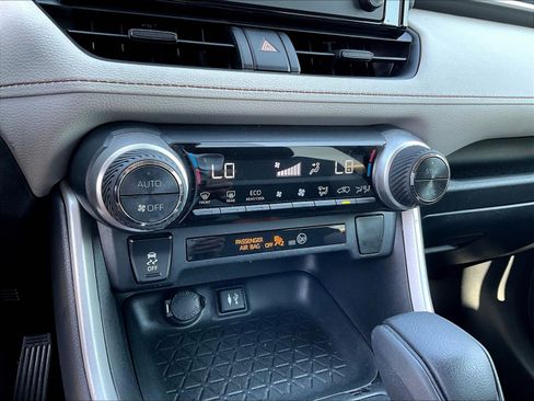 Used 2019 Toyota RAV4 XLE FWD image 15