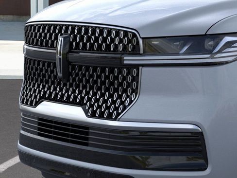 New 2026 Lincoln Navigator Premiere image 17