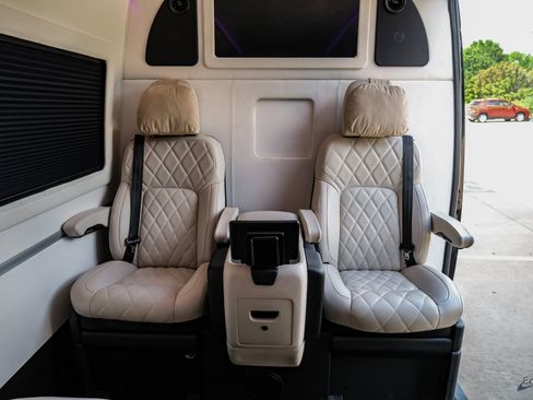 Used 2022 Mercedes-Benz Sprinter 2500 image 94