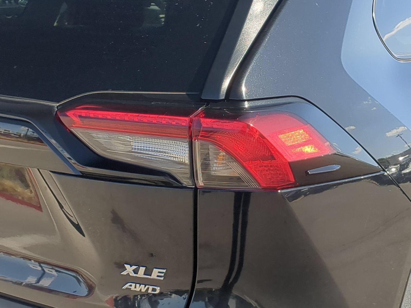 Used 2024 Toyota RAV4 XLE AWD/4WD image 11
