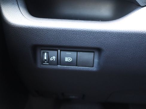 Used 2024 Toyota RAV4 LE AWD/4WD image 28
