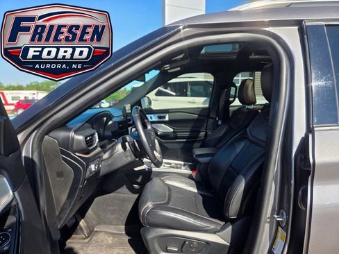 Used 2021 Ford Explorer Platinum w/ Equipment Group 601A AWD/4WD image 12