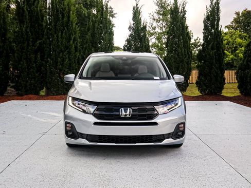 New 2026 Honda Odyssey Touring image 3