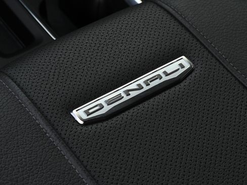 Used 2024 GMC Sierra 2500 Denali w/ Denali Reserve Package image 26