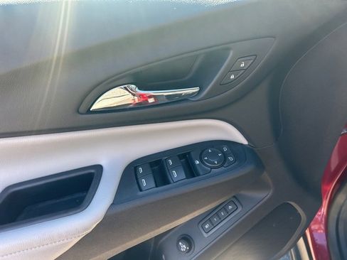 Used 2019 Chevrolet Equinox Premier image 12