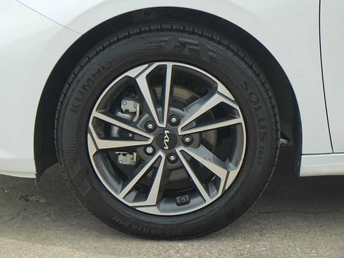 Used 2024 Kia Forte LXS FWD image 7