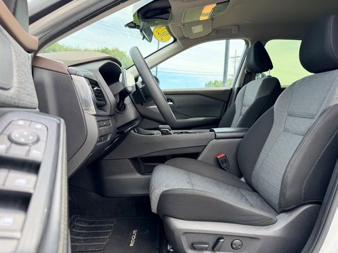 Used 2023 Nissan Rogue SV FWD image 23