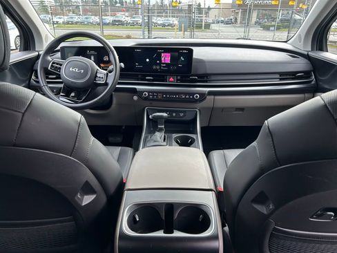 Used 2025 Kia Carnival image 15