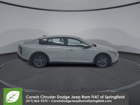 Used 2025 Kia K4 FWD image 2