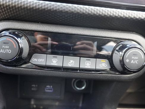 Used 2022 Nissan Kicks SV w/ Interior Electronics Package FWD image 26