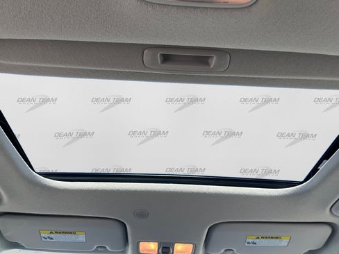 Used 2024 Hyundai Venue SEL FWD image 18