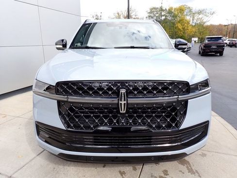 New 2025 Lincoln Navigator Reserve w/ Jet Appearance Package image 9