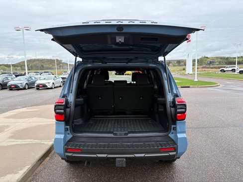 Certified 2025 Toyota 4Runner SR5 AWD/4WD image 4