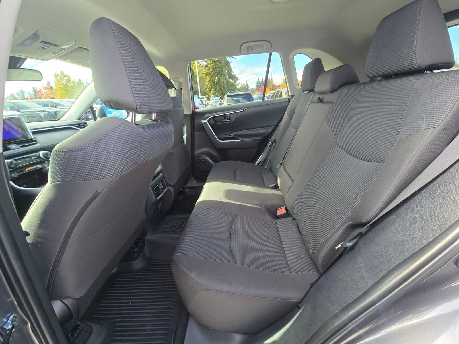 Used 2024 Toyota RAV4 LE AWD/4WD image 16