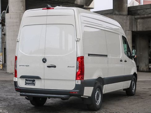Used 2025 Mercedes-Benz Sprinter 2500 image 6