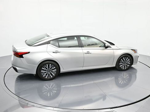 Used 2024 Nissan Altima 2.5 SV image 38