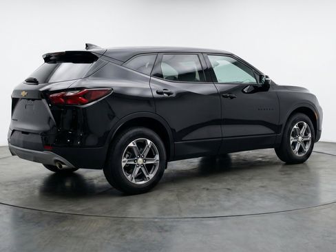 Used 2025 Chevrolet Blazer LT FWD image 9