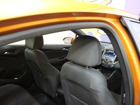 Used 2017 Chevrolet Cruze LT FWD image 10