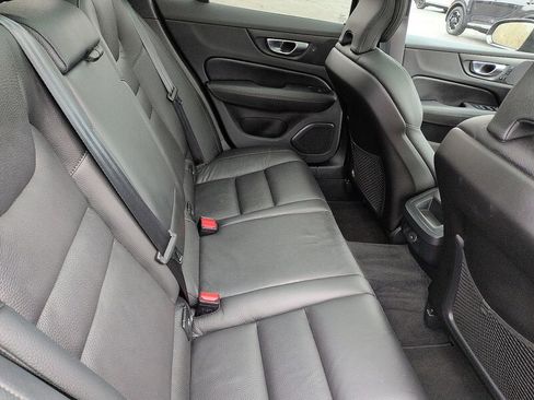 Used 2025 Volvo V60 B5 Cross Country Plus image 8
