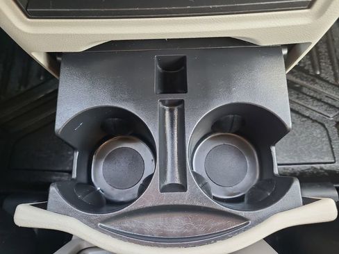 Used 2015 Chrysler Town & Country Touring image 22