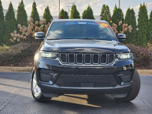 Used 2025 Jeep Grand Cherokee Laredo X image 5