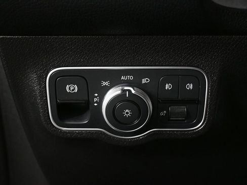 Certified 2022 Mercedes-Benz GLB 250 image 9