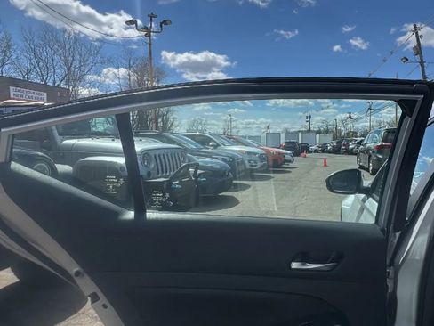 Used 2022 Nissan Altima 2.5 SV w/ SV Premium Package image 12