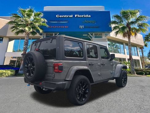 Used 2022 Jeep Wrangler Unlimited Sahara AWD/4WD image 5