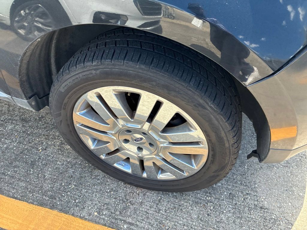 Used 2010 Ford Edge Limited FWD image 5