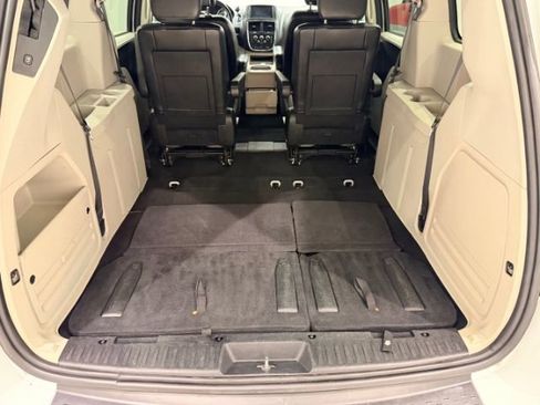 Used 2017 Dodge Grand Caravan SXT image 42