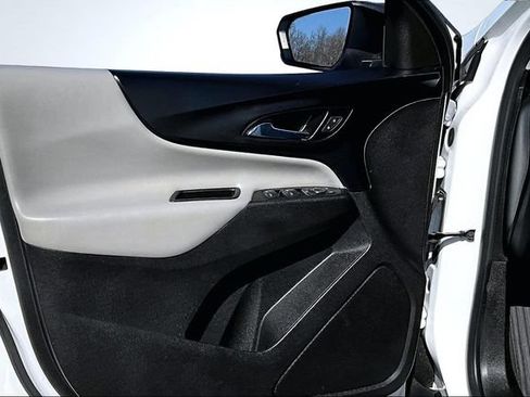 Used 2021 Chevrolet Equinox LS FWD image 20