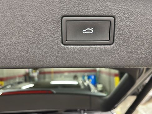 Used 2022 Volkswagen Tiguan SE R-Line AWD/4WD image 8