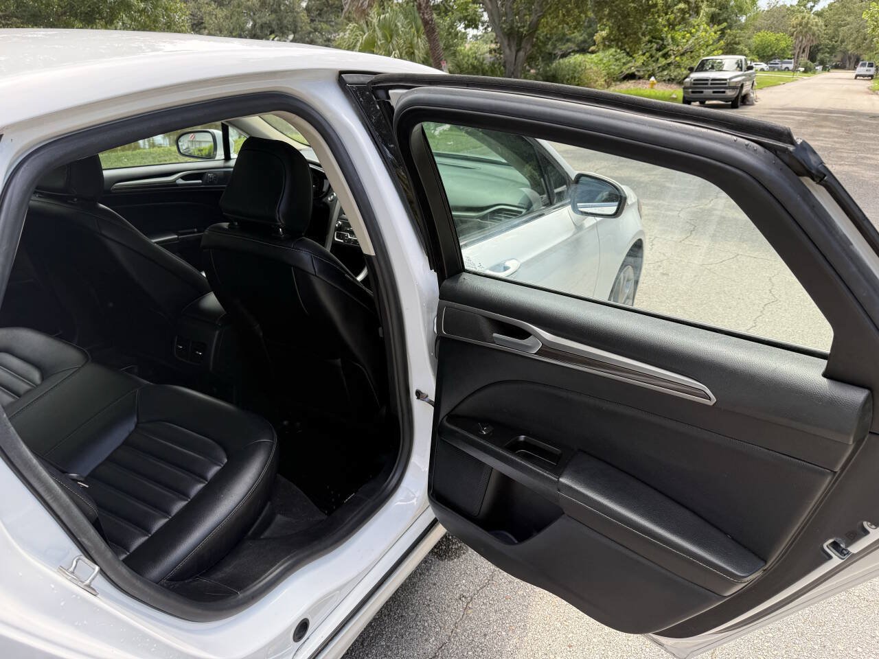 Used 2020 Ford Fusion SEL FWD image 13