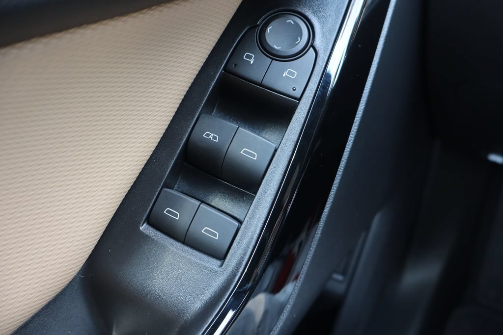 Used 2025 Chevrolet Equinox ACTIV w/ Safety and Technology Package FWD image 17
