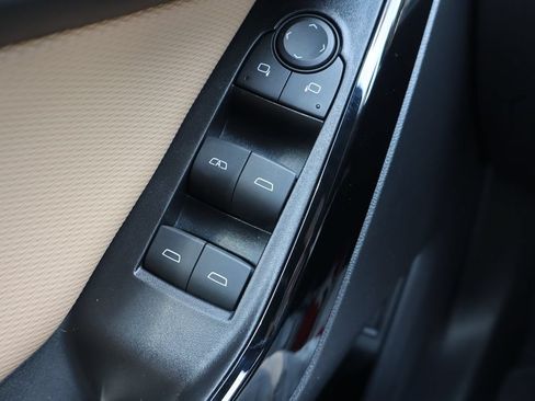Used 2025 Chevrolet Equinox ACTIV w/ Safety and Technology Package FWD image 17