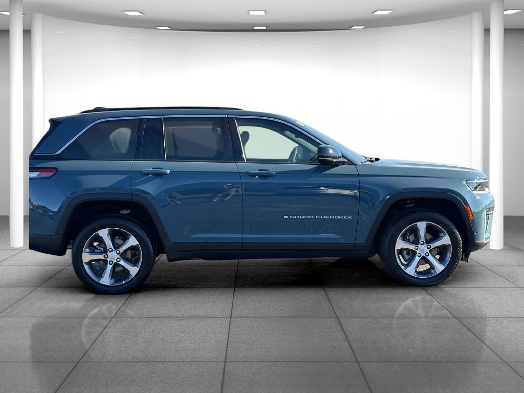 New 2026 Jeep Grand Cherokee Limited w/ Luxury Tech Group II AWD/4WD image 8