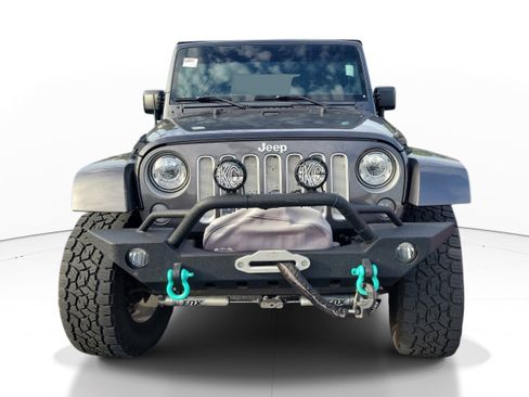 Used 2018 Jeep Wrangler Unlimited Sahara w/ Max Tow Package AWD/4WD image 2