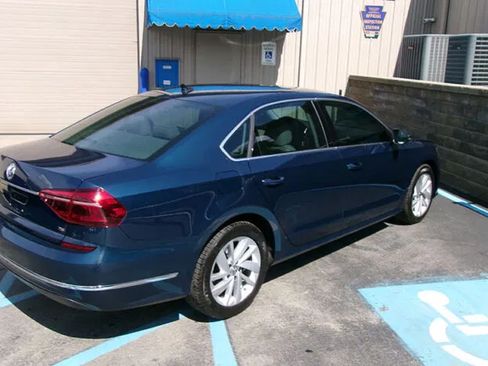 Used 2018 Volkswagen Passat 2.0T SE FWD image 5