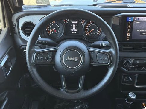 Used 2024 Jeep Gladiator Sport image 12