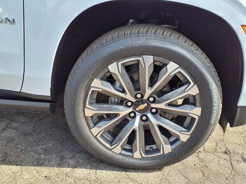 New 2026 Chevrolet Suburban High Country image 3