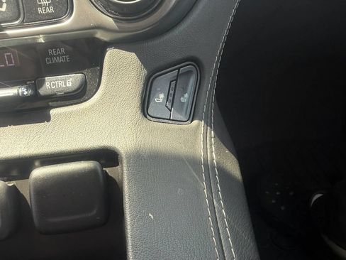 Used 2020 Chevrolet Suburban LT AWD/4WD image 23