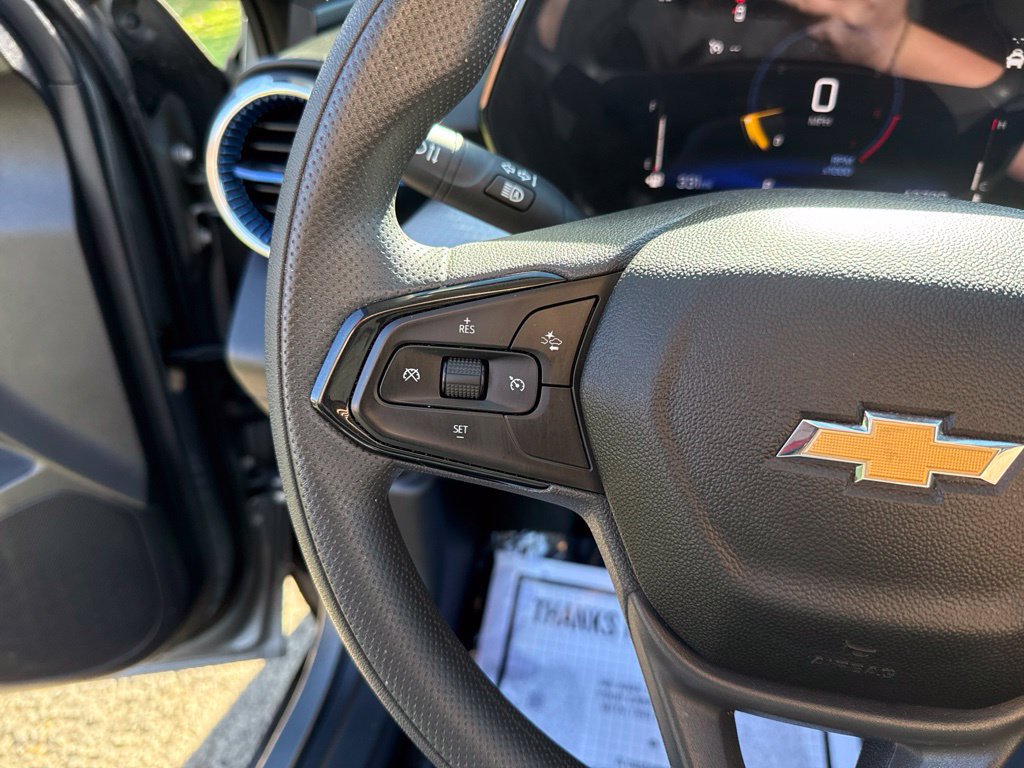 Used 2025 Chevrolet Trax LT FWD image 17